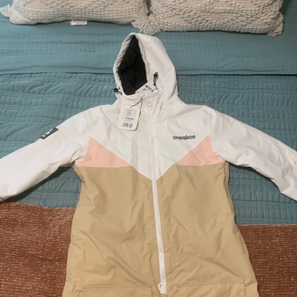 Oneskee neutral ski snowboarding suit